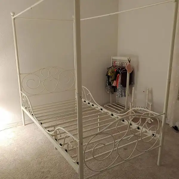 Best Choice Products 4-Post Metal Canopy Bed has Sturdy Frame